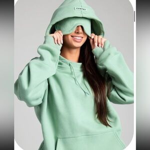 Comfrt Airplane Mode Travel Hoodie size M NEW LIMITED COLOR